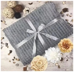 Купить Плед Fine Line Кубик серый 200х220 см, велсофт / Народный дискаунтер ЦЕНАЛОМ