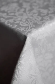 Скатерть Джойтекс Журавинка Серебристый 145х145 см, тефлоновая пропитка