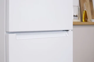 Холодильник Indesit ES 15 